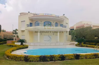 فيلا - 6 غرف نوم - 6 حمامات للبيع في الشروق 2000 - كمبوندات الشروق - مدينة الشروق - القاهرة