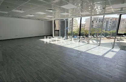 Office Space - Studio - 1 Bathroom for rent in Hyde Park Business District Mall - South Teseen St. - The 5th Settlement - New Cairo City - Cairo