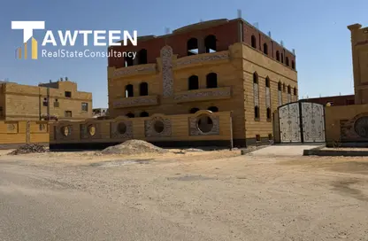 بناية كاملة - 8 غرف نوم - 8 حمامات للبيع في مجاورة 73 - مدينة العاشر من رمضان - الشرقية