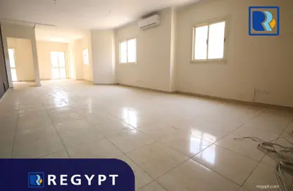 Office Space - Studio - 3 Bathrooms for rent in Zahraa Al Maadi St. - Degla - Hay El Maadi - Cairo