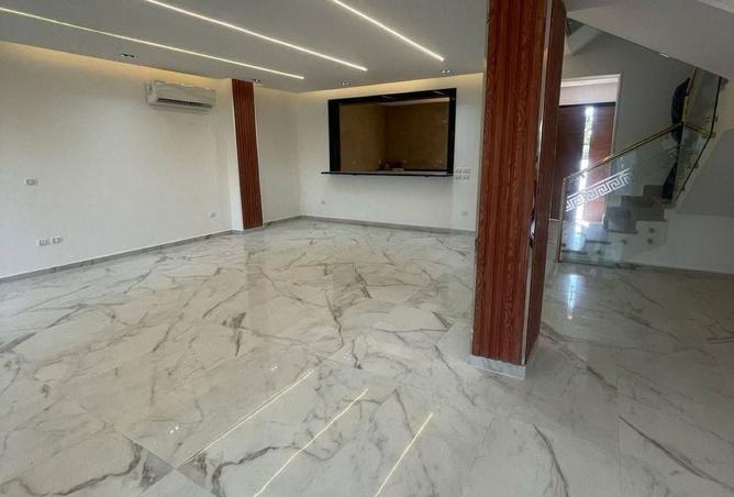 8049411 - Property Image 3