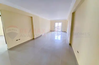 Apartment - 3 Bedrooms - 2 Bathrooms for sale in Janaklees - Hay Sharq - Alexandria