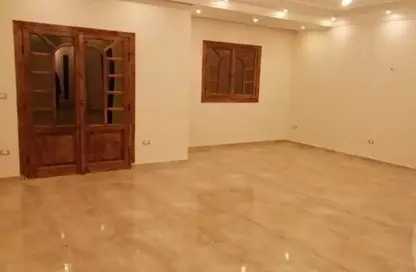 فيلا - 8 غرف نوم - 8 حمامات للبيع في شارع 17 - الحي الثالث - التجمع الخامس - مدينة القاهرة الجديدة - القاهرة