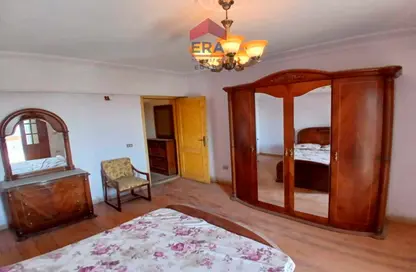 Apartment - 3 Bedrooms - 2 Bathrooms for sale in Al Canal St. - Maadi - Hay El Maadi - Cairo