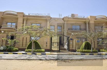 Villa - 7+ Bedrooms - 7+ Bathrooms for sale in West Arabella - 5th Settlement Compounds - The 5th Settlement - New Cairo City - Cairo