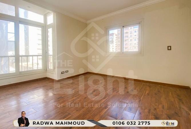 8240459 - Property Image 3