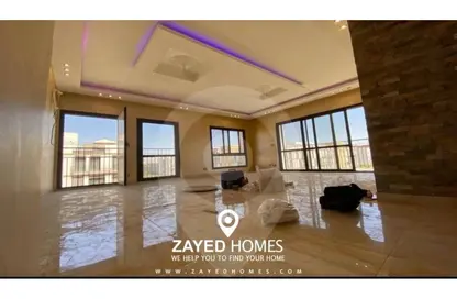 شقة - 2 غرف نوم - 3 حمامات للايجار في ذا كورت ياردز - كمبوندات الشيخ زايد - الشيخ زايد - الجيزة