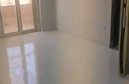 Apartment - 3 Bedrooms - 2 Bathrooms for sale in El Mehwar El khadamy - Central Axis - 8th District - 6 October City - Giza