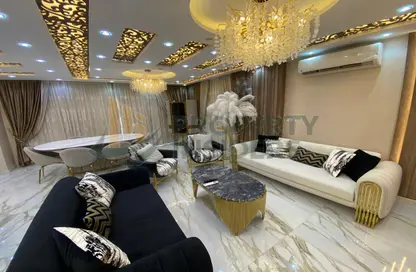 شقة - 3 غرف نوم - 3 حمامات للايجار في شارع لبنان - المهندسين - الجيزة