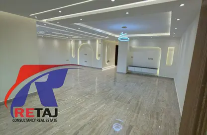 Apartment - 4 Bedrooms - 3 Bathrooms for sale in Mohamed Tawfik Diab St. - 6th Zone - Nasr City - Cairo