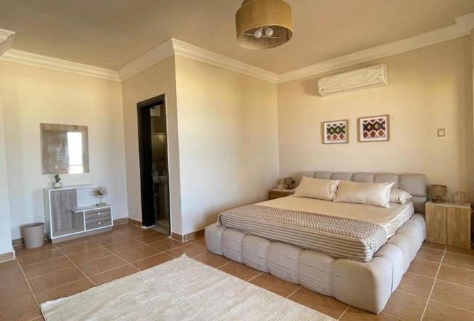 8303820 - Property Image 2