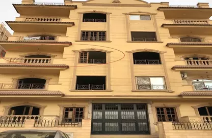 Apartment - 3 Bedrooms - 3 Bathrooms for sale in Al Narges - New Cairo City - Cairo