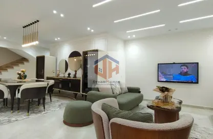 Villa - 5 Bedrooms - 4 Bathrooms for sale in Ganet Al Shorouk - 5th District - Shorouk City - Cairo