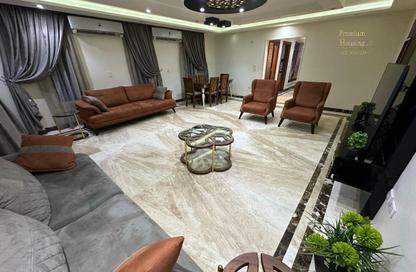 شقة - 3 غرف نوم - 3 حمامات للايجار في شارع الرياض - المهندسين - الجيزة