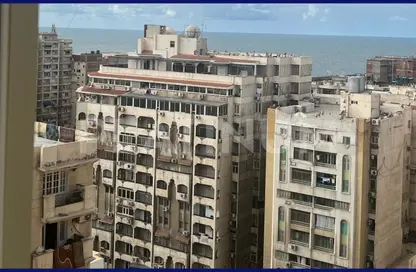 شقة - 3 غرف نوم - 2 حمامات للبيع في شارع محمد الاقبال - لوران - حي شرق - الاسكندرية