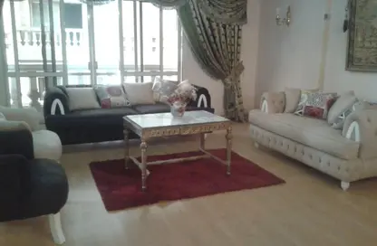 شقة - 3 غرف نوم - 2 حمامات للبيع في شارع السيده خديجه - الحديقة الدولية - الحي السابع - مدينة نصر - القاهرة