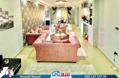 شقة - 4 غرف نوم - 2 حمامات للبيع في كامب شيزار - حي وسط - الاسكندرية