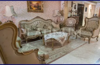 شقة - 3 غرف نوم - 3 حمامات للبيع في شارع السيدة سكينة إبنت الحسين - كفر عبده - رشدي - حي شرق - الاسكندرية