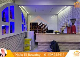 محل تجاري - 1 حمام for للايجار in شارع حسين نوح - الأزاريطة - حي وسط - الاسكندرية