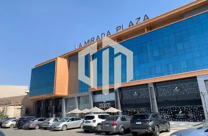 محل تجاري - استوديو - 2 حمامات للايجار في محور جمال عبد الناصر - التجمع الثالث - مدينة القاهرة الجديدة - القاهرة