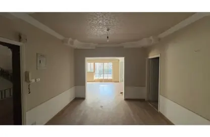 شقة - 3 غرف نوم - 2 حمامات للايجار في شارع الدكتور محمود حب الله - المنطقة الثامنة - مدينة نصر - القاهرة