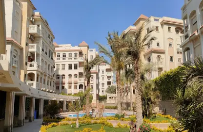 Apartment - 3 Bedrooms - 3 Bathrooms for sale in Leila - North Investors Area - New Cairo City - Cairo