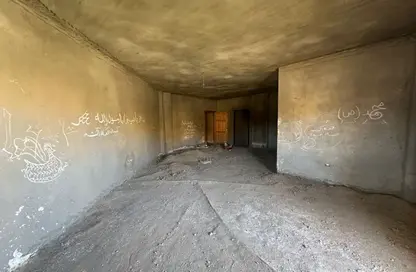 شقة - 3 غرف نوم - 2 حمامات للبيع في شارع 10 - المجاورة الاولي - الحي السابع - مدينة الشروق - القاهرة