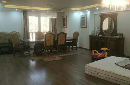 شقة - 3 غرف نوم - 3 حمامات للبيع في شارع مسجد الصحابه - الدقي - الجيزة