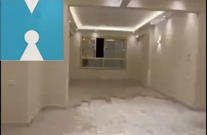 شقة - 4 غرف نوم - 4 حمامات للبيع في شارع أحمد عرابي - المهندسين - الجيزة