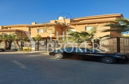 فيلا - 6 غرف نوم - 4 حمامات للبيع في جاليريا  مون فالى - المستثمرين الجنوبية - مدينة القاهرة الجديدة - القاهرة
