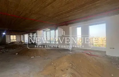 طابق كامل - استوديو - 2 حمامات للايجار في ان  90  بيزنس كومبلكس - شارع التسعين الشمالي - التجمع الخامس - مدينة القاهرة الجديدة - القاهرة