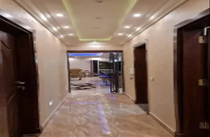 شقة - 4 غرف نوم - 2 حمامات للايجار في الحي السابع - الشيخ زايد - الجيزة