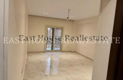 Apartment - 4 Bedrooms - 2 Bathrooms for rent in Ganoob El Acadimia - New Cairo City - Cairo