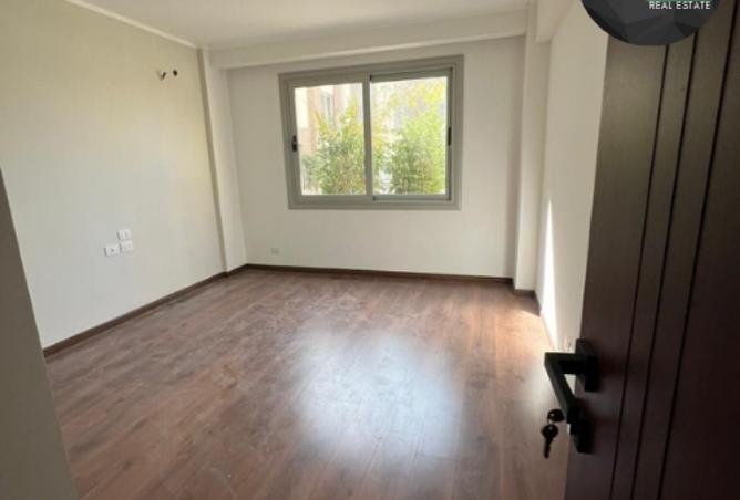 8353800 - Property Image 2