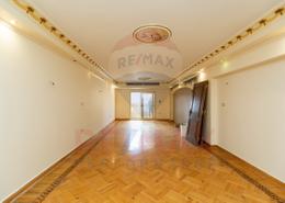 Apartment - 3 bedrooms - 2 bathrooms for للبيع in Abou Quer Road - Zezenia - Hay Sharq - Alexandria
