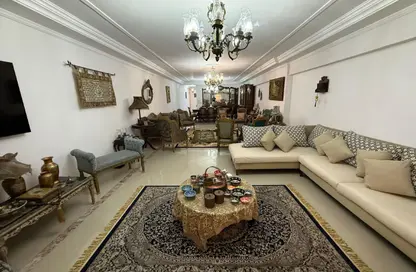 شقة - 3 غرف نوم - 3 حمامات للبيع في سابا باشا - حي شرق - الاسكندرية