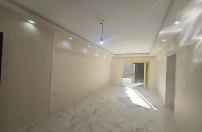 Apartment - 2 Bedrooms - 2 Bathrooms for rent in Zahraa El Maadi - Hay El Maadi - Cairo
