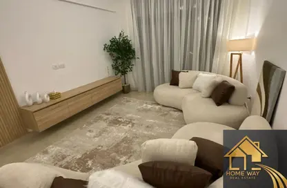 شقة - 3 غرف نوم - 2 حمامات للايجار في مون ريزيدنس - فيفث سكوير - التجمع الخامس - مدينة القاهرة الجديدة - القاهرة