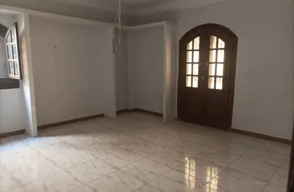 Apartment - 3 Bedrooms - 1 Bathroom for rent in Al Sheikh El Hosary St. - The 1st Settlement - New Cairo City - Cairo