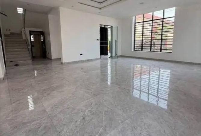 8035579 - Property Image 2