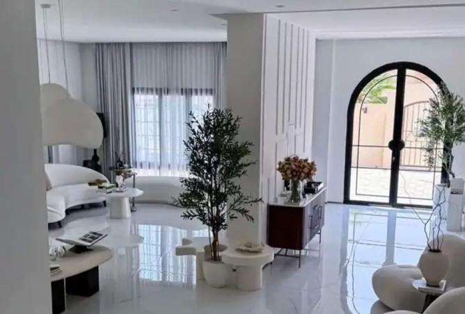 8075349 - Property Image 2