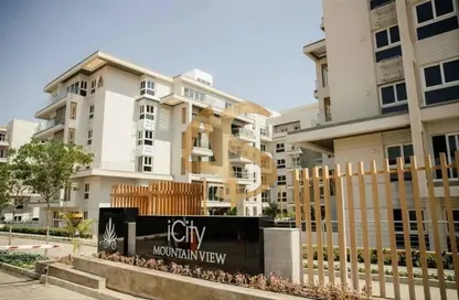 Townhouse - 4 Bedrooms - 3 Bathrooms for sale in Mountain View iCity - 5th Settlement Compounds - The 5th Settlement - New Cairo City - Cairo