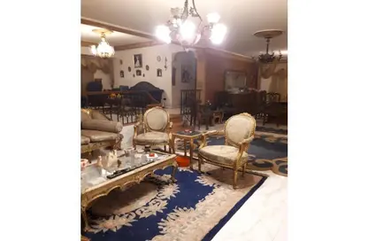 شقة - 3 غرف نوم - 2 حمامات للبيع في شارع أحمد فهيم بيومي - ميدان تريومف - النزهة - القاهرة