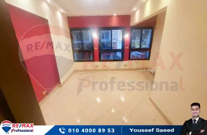 Apartment - 3 Bedrooms - 2 Bathrooms for rent in Kolayet Al Teb St. - Raml Station - Hay Wasat - Alexandria