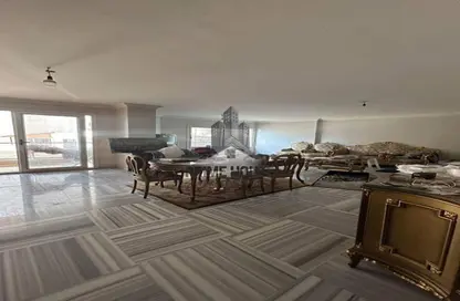 Apartment - 3 Bedrooms - 2 Bathrooms for sale in Kafr Abdo St. - Kafr Abdo - Roushdy - Hay Sharq - Alexandria