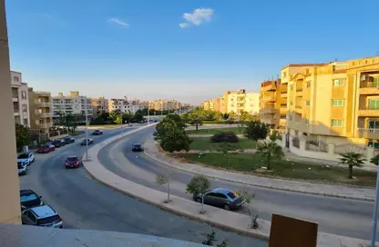 شقة - 3 غرف نوم - 3 حمامات للبيع في المجاورة الثانية - المنطقة الثامنة - مدينة الشروق - القاهرة