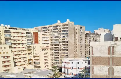 شقة - 3 غرف نوم - 2 حمامات للبيع في طريق ابو قير - زيزينيا - حي شرق - الاسكندرية