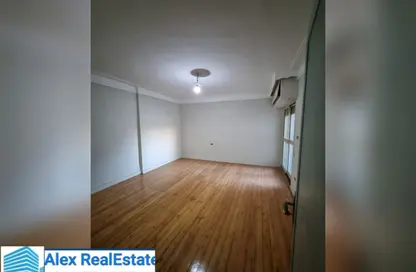 Apartment - 4 Bedrooms - 2 Bathrooms for rent in Abou Rafea St. - Kafr Abdo - Roushdy - Hay Sharq - Alexandria