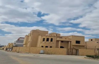فيلا - 7 غرف نوم - 4 حمامات للبيع في فرست هايتس - محور 26 يوليو - مدينة 6 أكتوبر - الجيزة