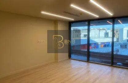 مساحات مكتبية - استوديو - 2 حمامات للايجار في يو فينوس - التجمع الاول - مدينة القاهرة الجديدة - القاهرة